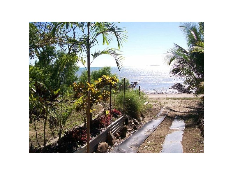 24 Baxter Avenue BRISK BAY, Bowen QLD 4805