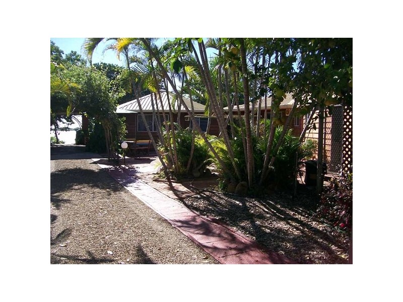 24 Baxter Avenue BRISK BAY, Bowen QLD 4805