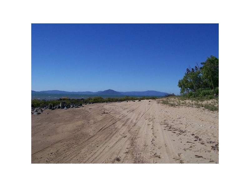24 Baxter Avenue BRISK BAY, Bowen QLD 4805