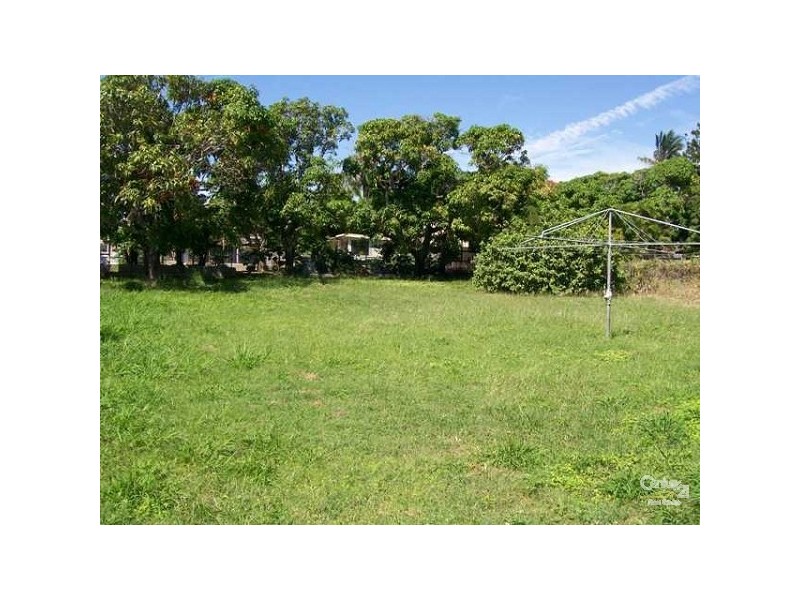 27 Livingstone Street, Bowen QLD 4805