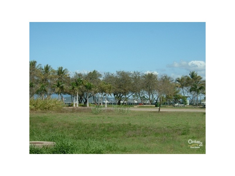 12 Dalrymple Street, Bowen QLD 4805