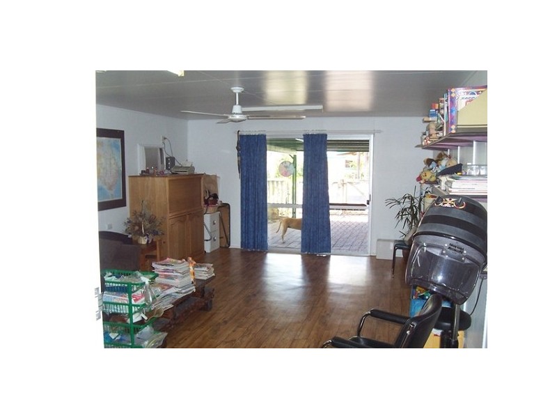 27 Gilbert Street QUEENS BEACH, Bowen QLD 4805