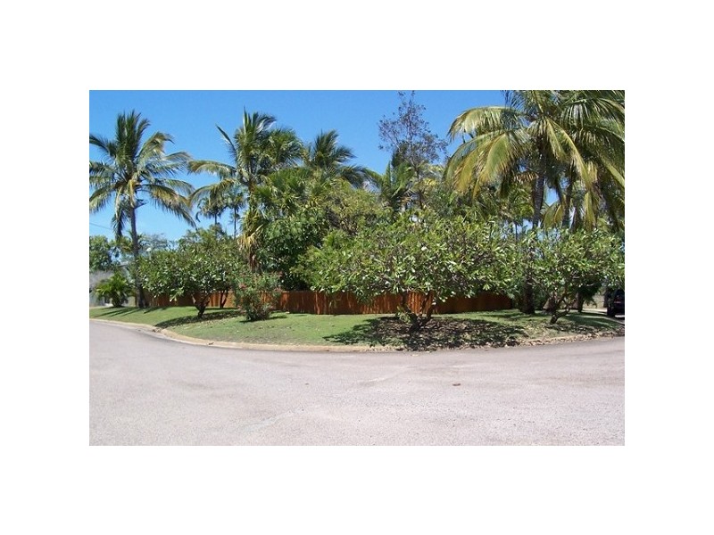 27 Gilbert Street QUEENS BEACH, Bowen QLD 4805