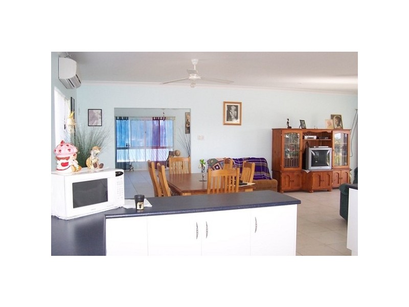 17 Pitcain Avenue BRISK BAY, Bowen QLD 4805