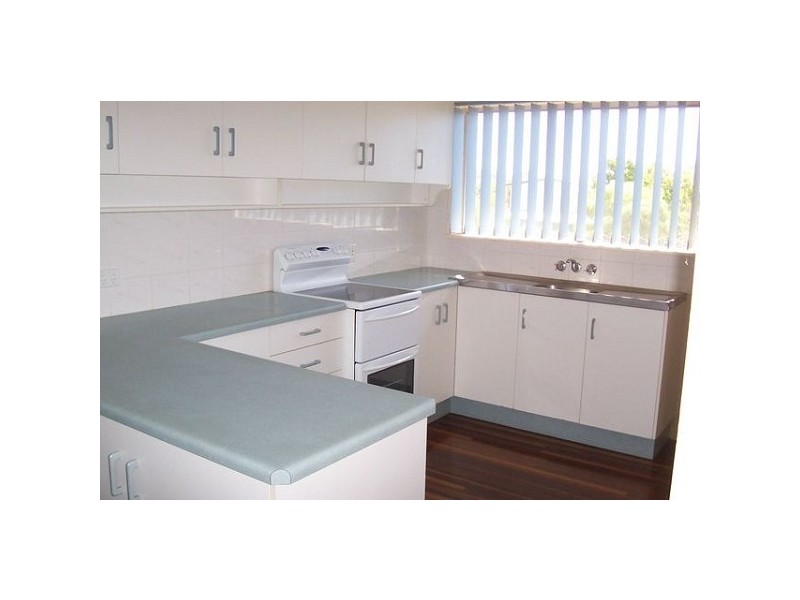 16 Daniel Street, Bowen QLD 4805