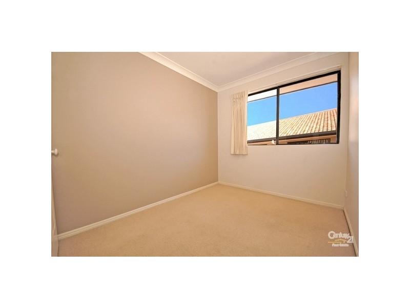 Unit 2 / 8 Yallanga Place, Mooloolaba QLD 4557