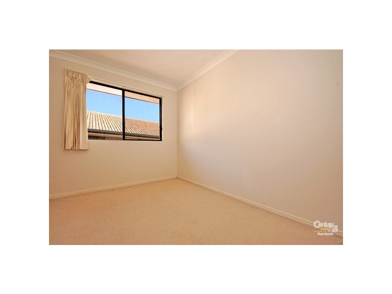 Unit 2 / 8 Yallanga Place, Mooloolaba QLD 4557