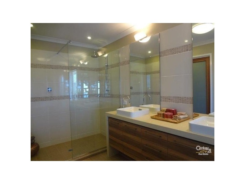 26 Tomkins Esplanade, Birtinya QLD 4575