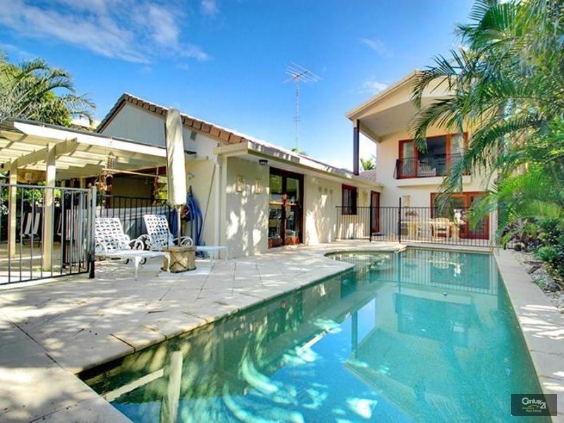 119 Oceanic Drive, Warana QLD 4575