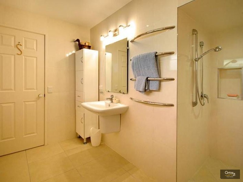 119 Oceanic Drive, Warana QLD 4575