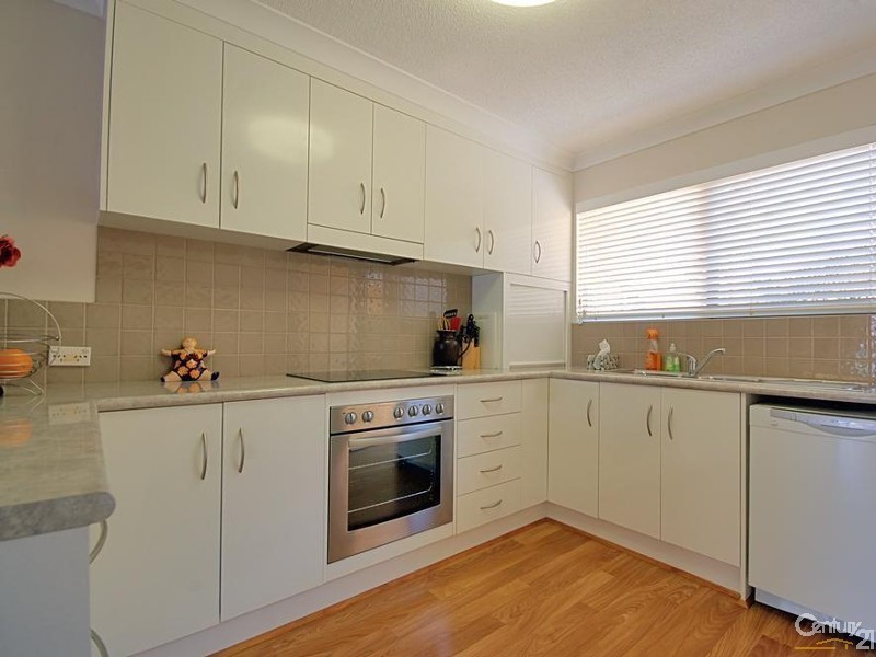 2/31 Pangarinda Place, Mooloolaba QLD 4557