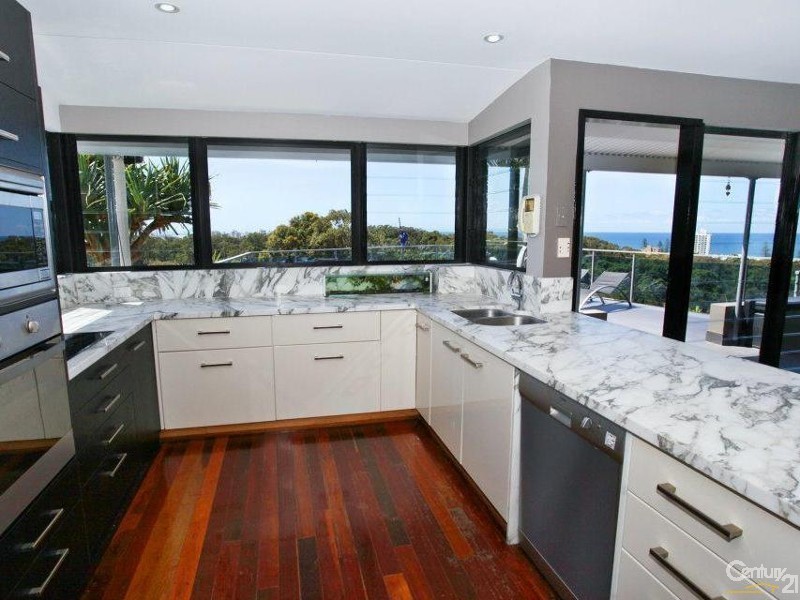 21 Yakola Parade, Alexandra Headland QLD 4572