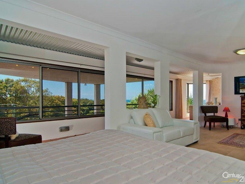 21 Yakola Parade, Alexandra Headland QLD 4572