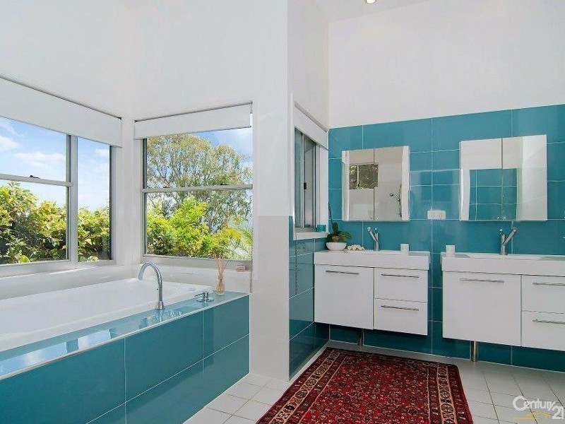21 Yakola Parade, Alexandra Headland QLD 4572