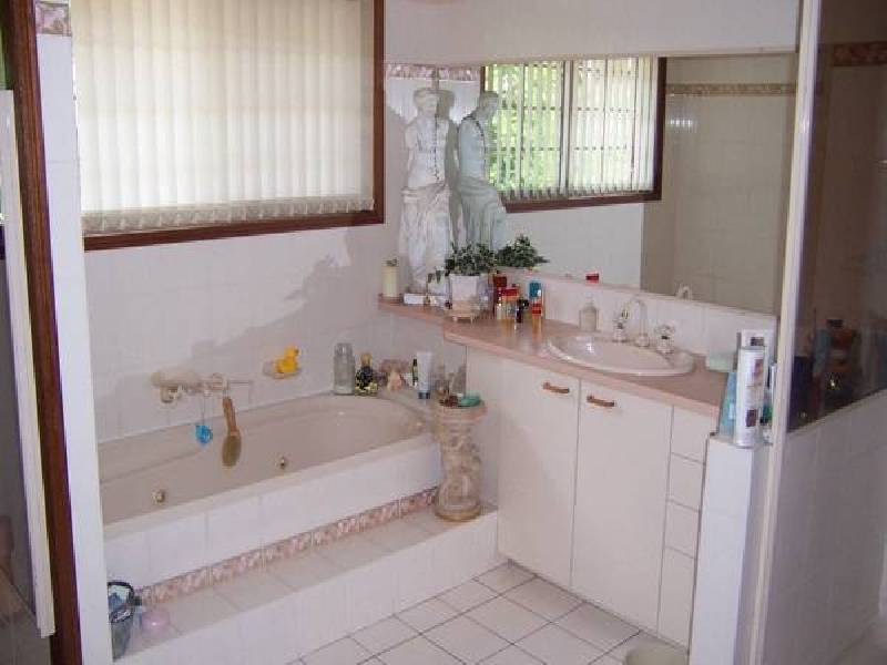 9 Parkwood Avenue, Camira QLD 4300