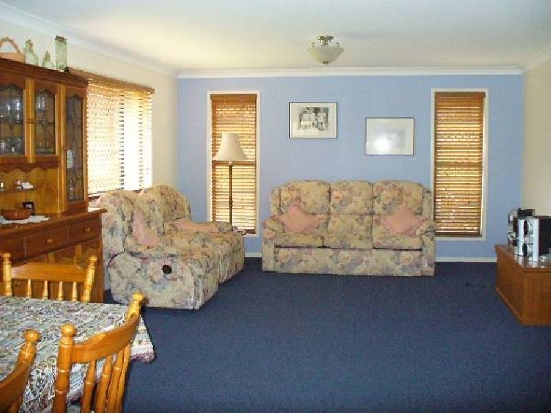 2 Pitman Place, Redland Bay QLD 4165