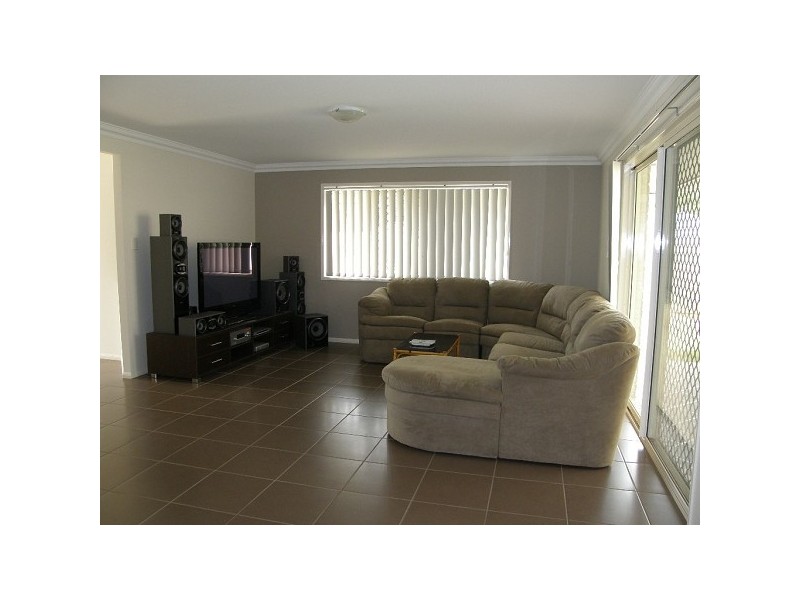 26 Emperor Drive, Redland Bay QLD 4165