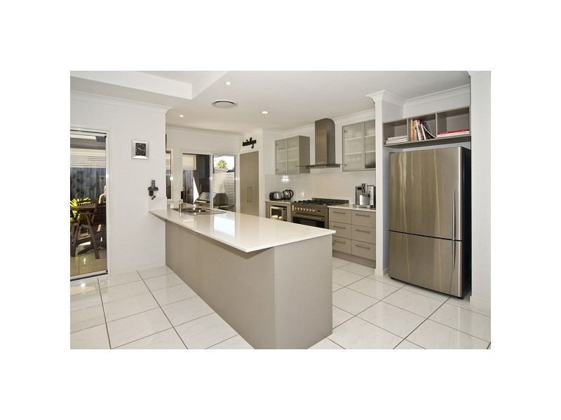 87 Penzance Drive, Redland Bay QLD 4165