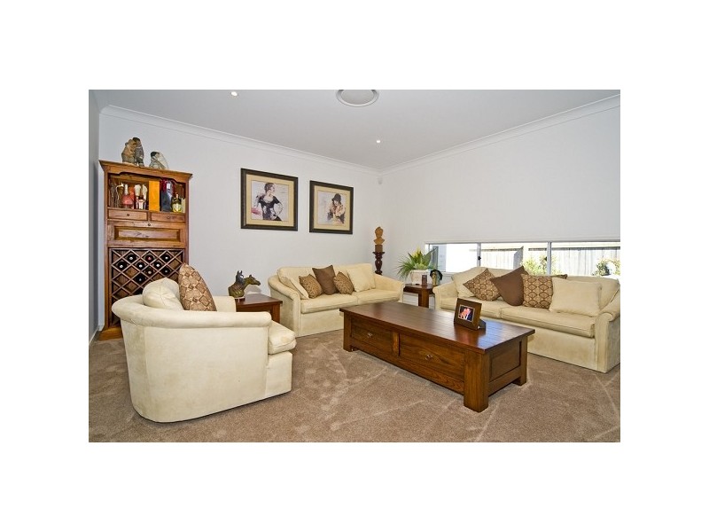 87 Penzance Drive, Redland Bay QLD 4165