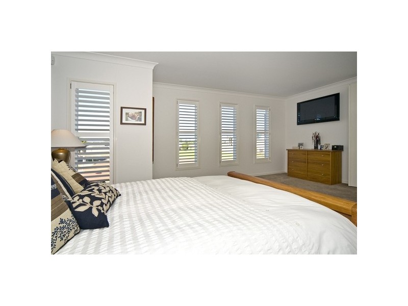 87 Penzance Drive, Redland Bay QLD 4165