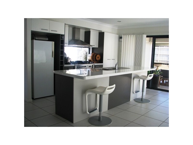 7 Denham Boulevard, Redland Bay QLD 4165