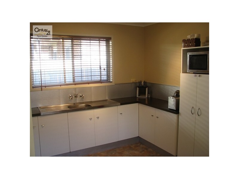 10 Mark St, Redland Bay QLD 4165