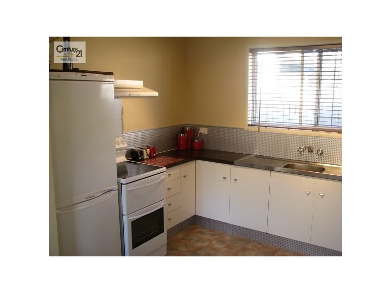 10 Mark St, Redland Bay QLD 4165