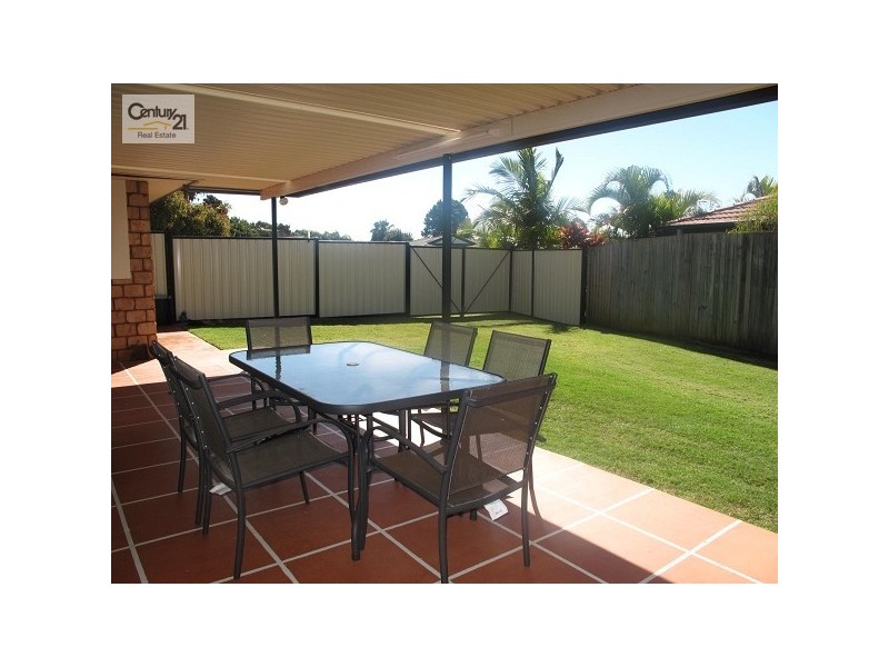 17 Mashie Place, Redland Bay QLD 4165