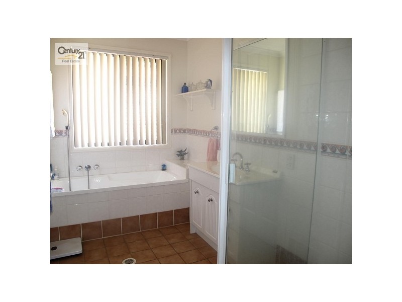 17 Mashie Place, Redland Bay QLD 4165