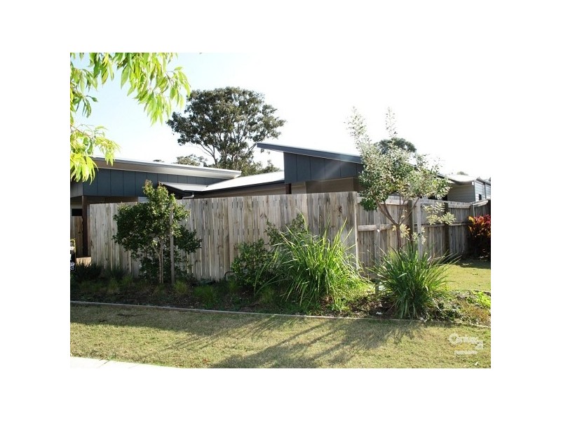 2/71 Sunningdale Drive, Redland Bay QLD 4165