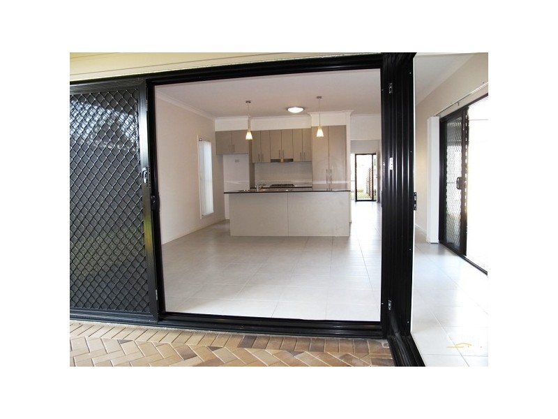 2/71 Sunningdale Drive, Redland Bay QLD 4165
