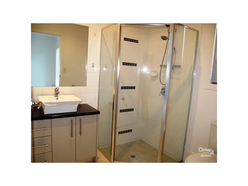 2/71 Sunningdale Drive, Redland Bay QLD 4165
