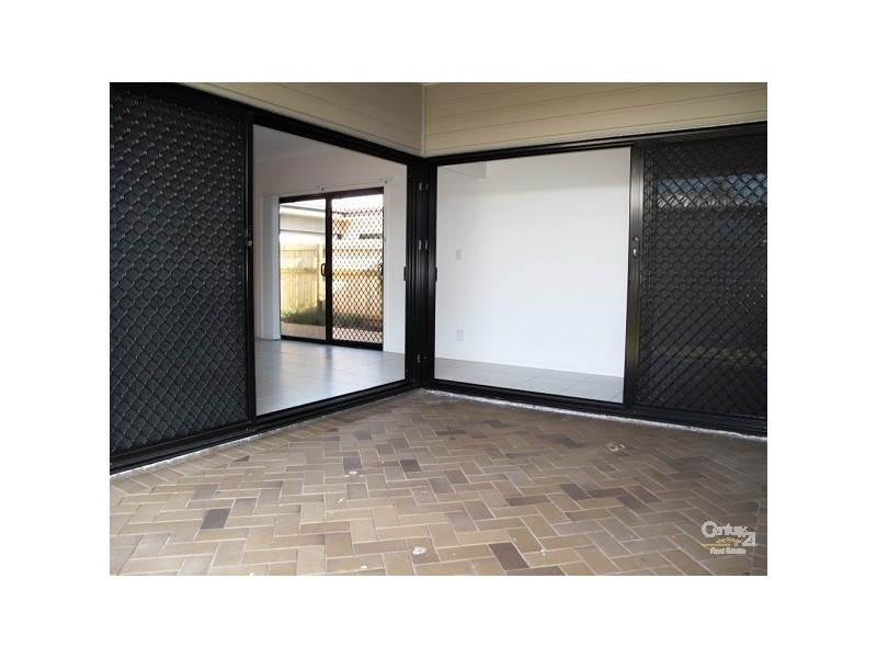 2/71 Sunningdale Drive, Redland Bay QLD 4165