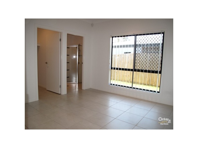2/71 Sunningdale Drive, Redland Bay QLD 4165
