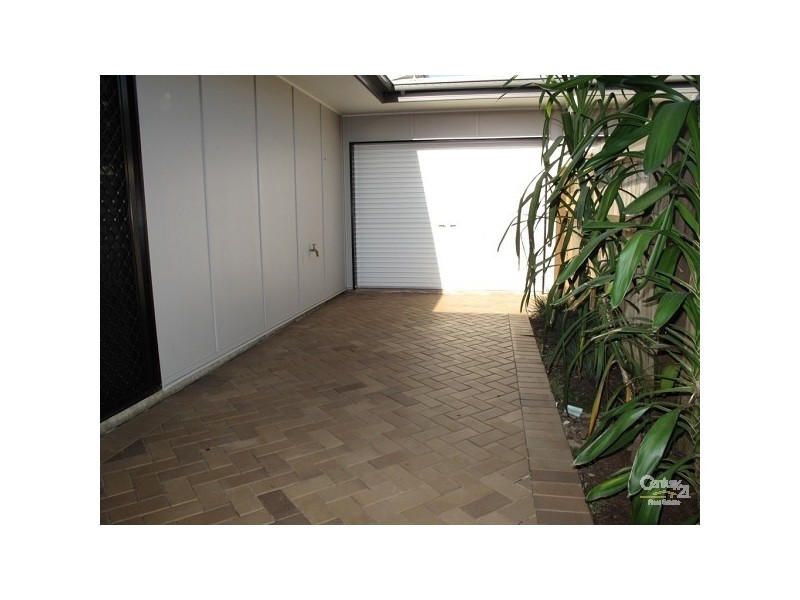 2/71 Sunningdale Drive, Redland Bay QLD 4165