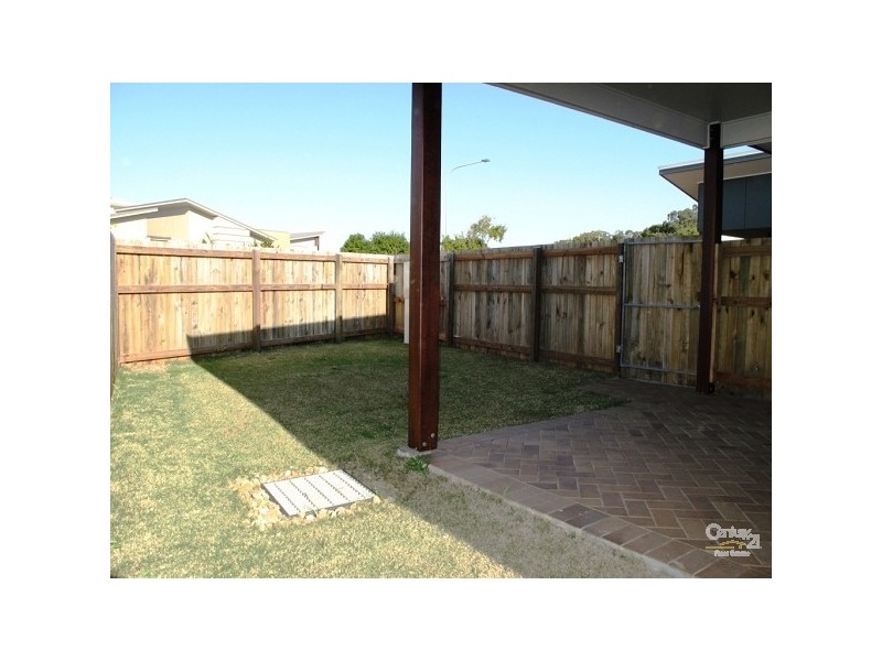 2/71 Sunningdale Drive, Redland Bay QLD 4165