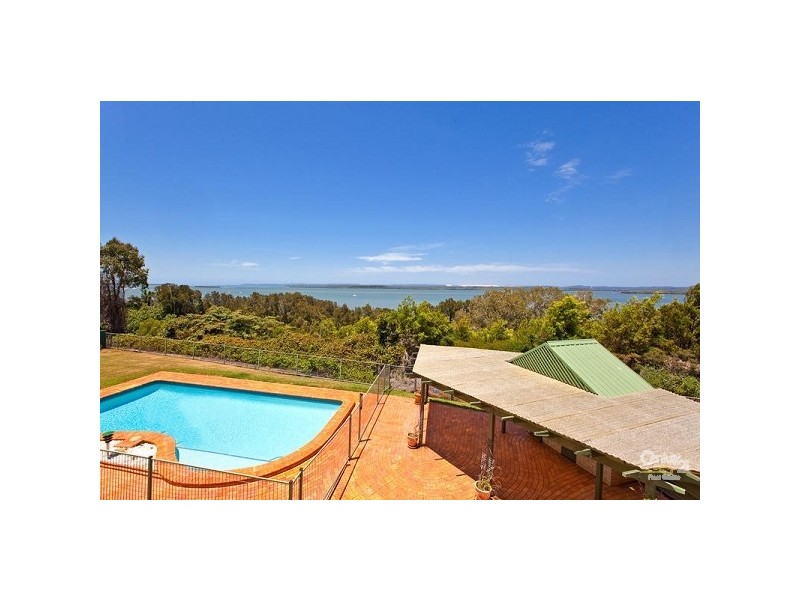 12 Wilson Esplanade, Redland Bay QLD 4165