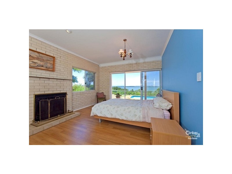 12 Wilson Esplanade, Redland Bay QLD 4165