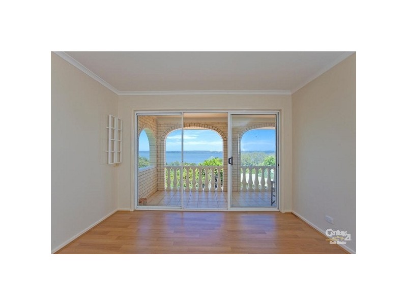 12 Wilson Esplanade, Redland Bay QLD 4165