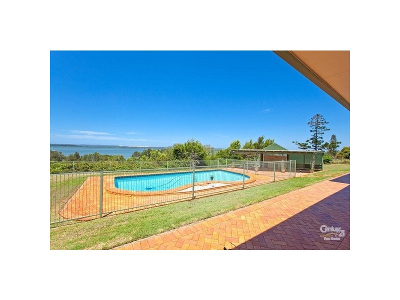 12 Wilson Esplanade, Redland Bay QLD 4165