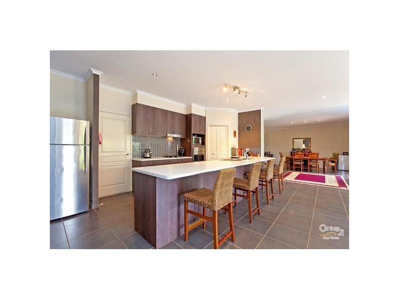 8 Pitman Place, Redland Bay QLD 4165