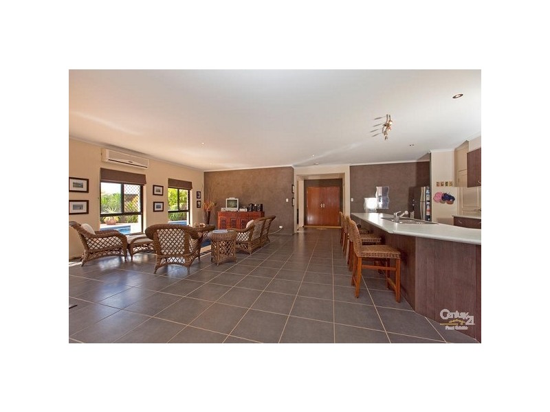 8 Pitman Place, Redland Bay QLD 4165