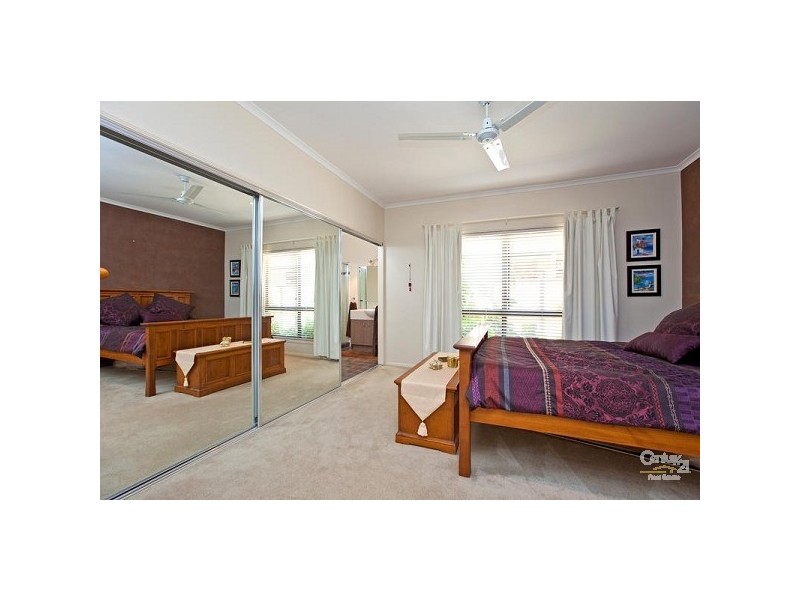 8 Pitman Place, Redland Bay QLD 4165