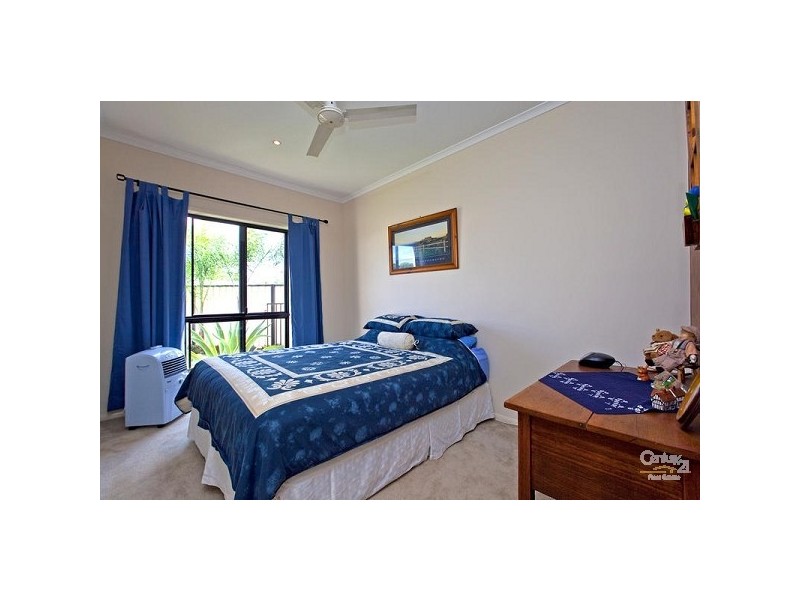 8 Pitman Place, Redland Bay QLD 4165