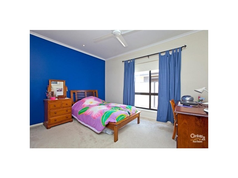 8 Pitman Place, Redland Bay QLD 4165