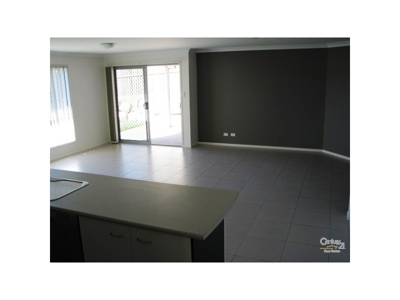 4 St Bees Close, Redland Bay QLD 4165