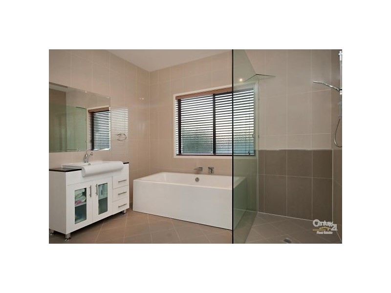 70 – 72 Emperor Drive, Redland Bay QLD 4165