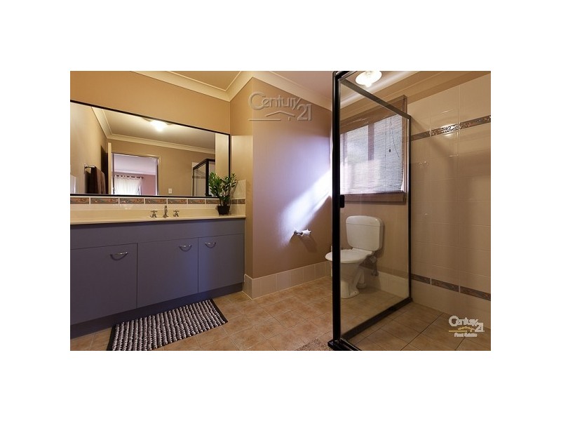 1 Panorama Ct, Redland Bay QLD 4165