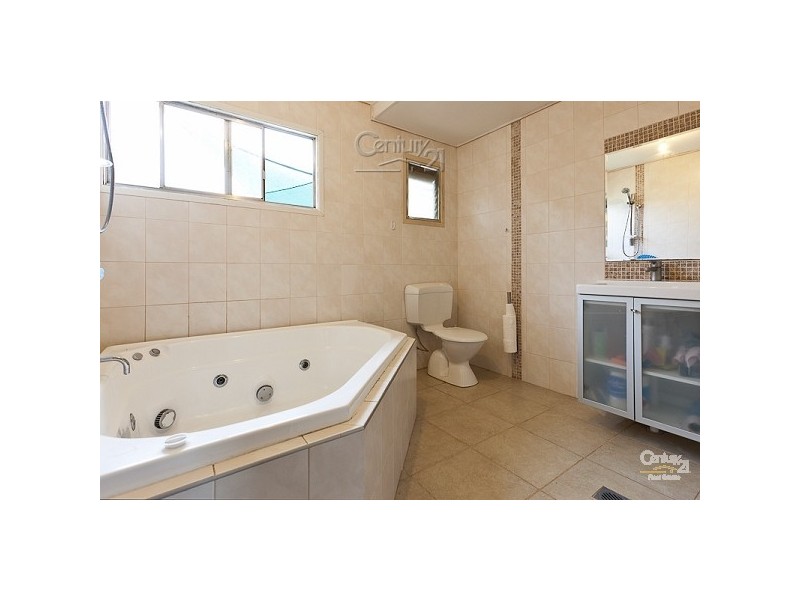 74 Collins St, Redland Bay QLD 4165