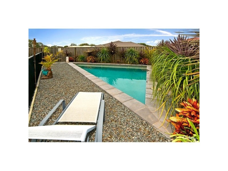 9 Syracuse Street, Redland Bay QLD 4165